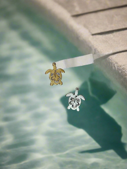 Island Turtle – Hibiscus Charm